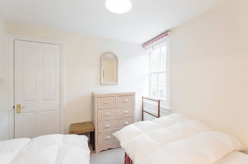 Photo 7 - JOIVY Stylish 3 BR House with Patio, Short Walk to Regents Park & Harley Street