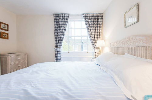 Photo 10 - JOIVY Stylish 3 BR House with Patio, Short Walk to Regents Park & Harley Street