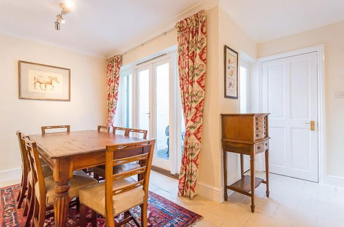 Photo 6 - JOIVY Stylish 3 BR House with Patio, Short Walk to Regents Park & Harley Street