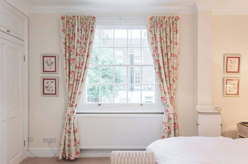 Photo 5 - JOIVY Stylish 3 BR House with Patio, Short Walk to Regents Park & Harley Street