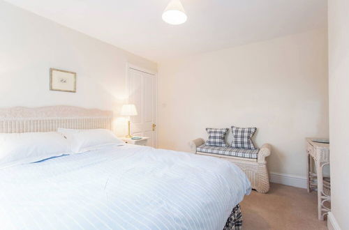 Photo 13 - JOIVY Stylish 3 BR House with Patio, Short Walk to Regents Park & Harley Street