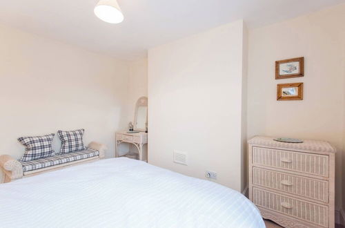 Photo 3 - JOIVY Stylish 3 BR House with Patio, Short Walk to Regents Park & Harley Street