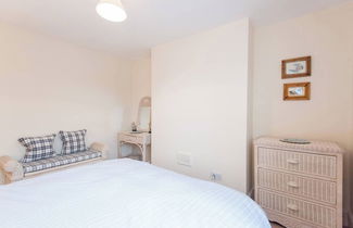 Photo 3 - JOIVY Stylish 3 BR House with Patio, Short Walk to Regents Park & Harley Street