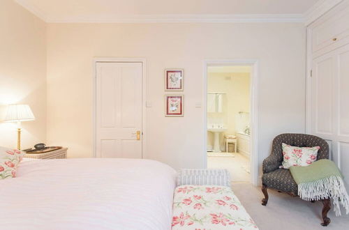 Photo 2 - JOIVY Stylish 3 BR House with Patio, Short Walk to Regents Park & Harley Street