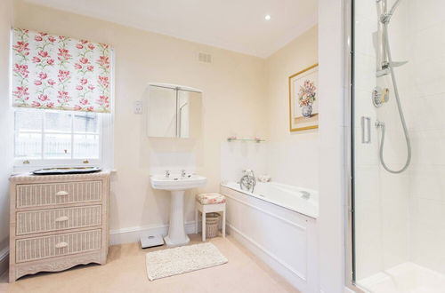 Photo 32 - JOIVY Stylish 3 BR House with Patio, Short Walk to Regents Park & Harley Street