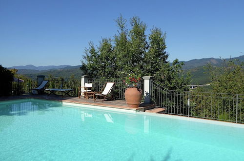 Photo 12 - Holiday Home in Montecarelli With Pool