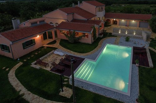Foto 36 - Luxurious Villa in Skabrnje With Swimming Pool