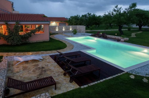 Foto 1 - Luxurious Villa in Skabrnje With Swimming Pool