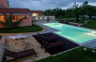 Foto 1 - Luxurious Villa in Skabrnje With Swimming Pool