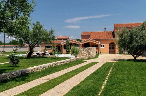 Foto 34 - Luxurious Villa in Skabrnje With Swimming Pool