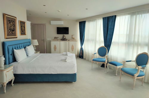 Photo 37 - Light Blue Luxury Rooms