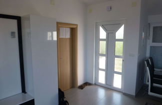 Foto 2 - Nice Apartment With Shared Swimming Pool Near the Beach and Trogir