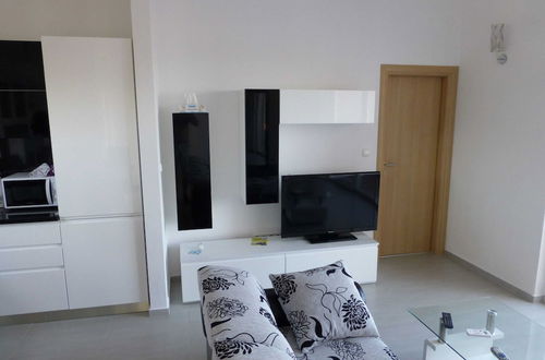 Foto 7 - Nice Apartment With Shared Swimming Pool Near the Beach and Trogir