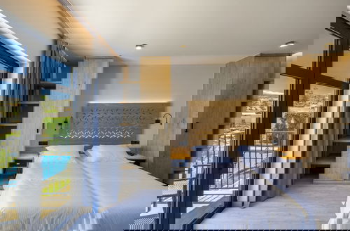 Photo 7 - Atlantis Beach Hotel