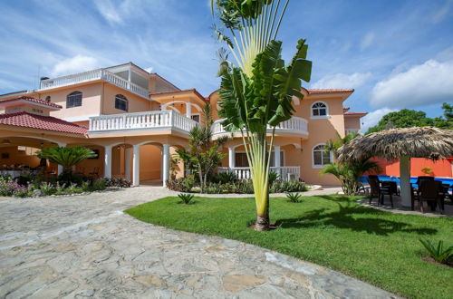 Photo 41 - Private 6 Bedroom Villa Great for Parties