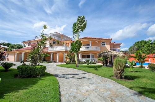 Photo 40 - Private 6 Bedroom Villa Great for Parties