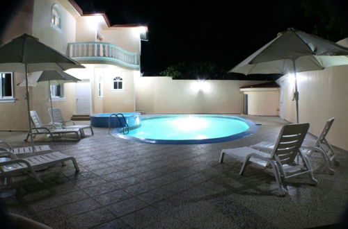 Photo 34 - Private 6 Bedroom Villa Great for Parties