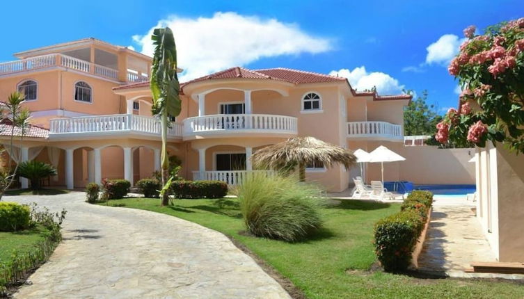 Foto 1 - Private 6 Bedroom Villa Great for Parties