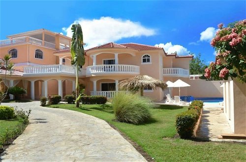 Foto 1 - Private 6 Bedroom Villa Great for Parties