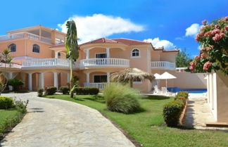 Foto 1 - Private 6 Bedroom Villa Great for Parties