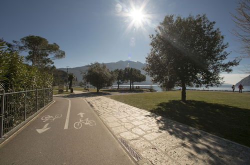 Photo 22 - Riva Lago e Spiaggia Apartment 3