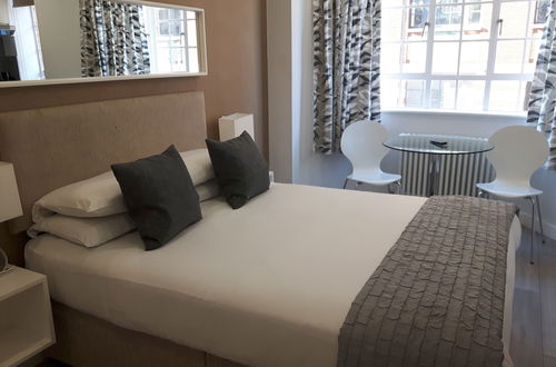 Photo 10 - Chelsea Cloisters Serviced Apartments