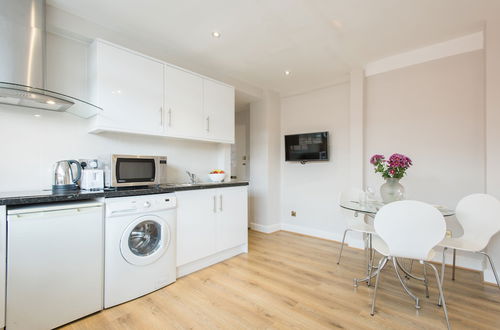 Photo 4 - Chelsea Cloisters Serviced Apartments