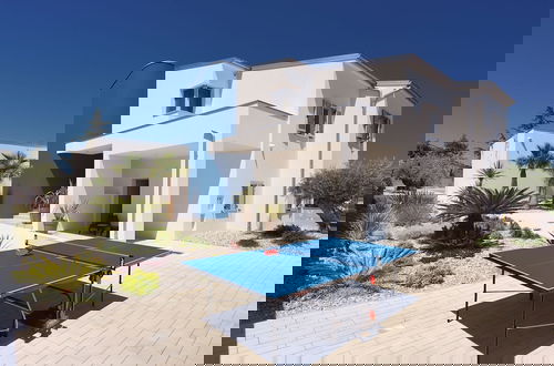 Foto 46 - Modern Villa With sea View and Private Pool