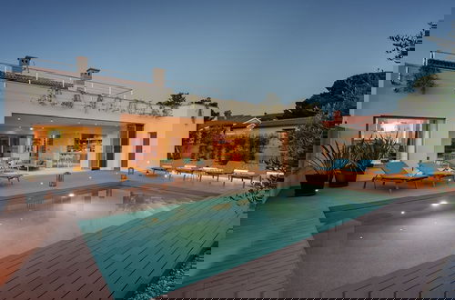 Foto 43 - Modern Villa With sea View and Private Pool