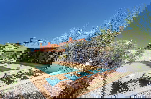 Foto 32 - Modern Villa With sea View and Private Pool
