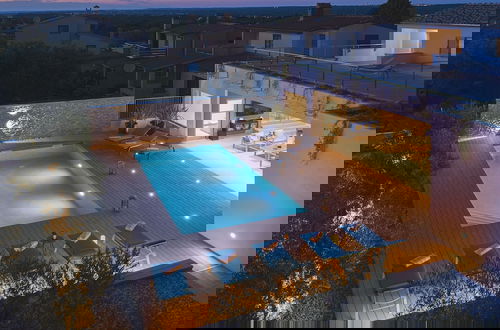 Foto 42 - Modern Villa With sea View and Private Pool