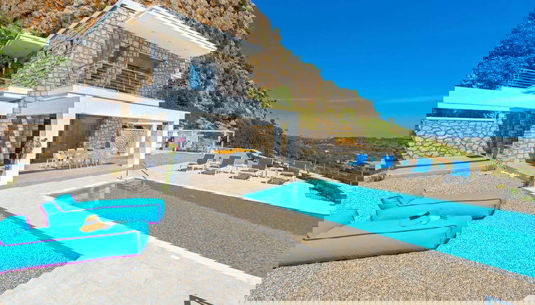 Photo 1 - Beautiful Villa With Infinity Pool and sea View