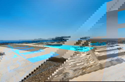 Photo 15 - Beautiful Villa With Infinity Pool and sea View