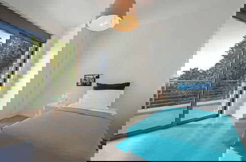 Photo 2 - Beautiful Villa With Infinity Pool and sea View