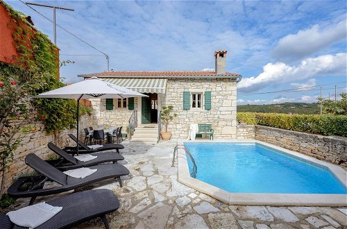 Foto 19 - Lovely Stone House With Private Swimming Pool