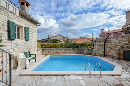 Photo 14 - Lovely Stone House With Private Swimming Pool