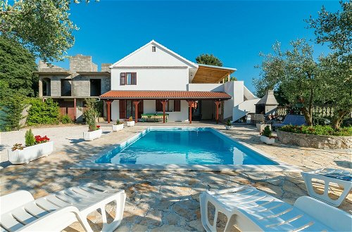 Foto 25 - Luxurious Holiday Home With Private Pool ,wellness & Spa