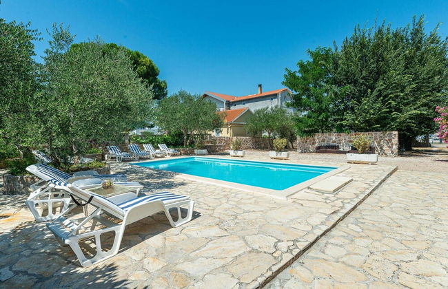 Holiday Home With Private Pool and spa - Foto 21