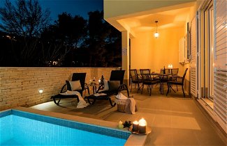 Foto 1 - Luxury Villa Lelu With Heated Saltwater Pool, Parking, High Speed Internet, Bbq, el. car Charge T2
