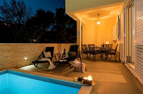 Foto 50 - Luxury Villa Lelu With Heated Saltwater Pool, Parking, High Speed Internet, Bbq, el. car Charge T2