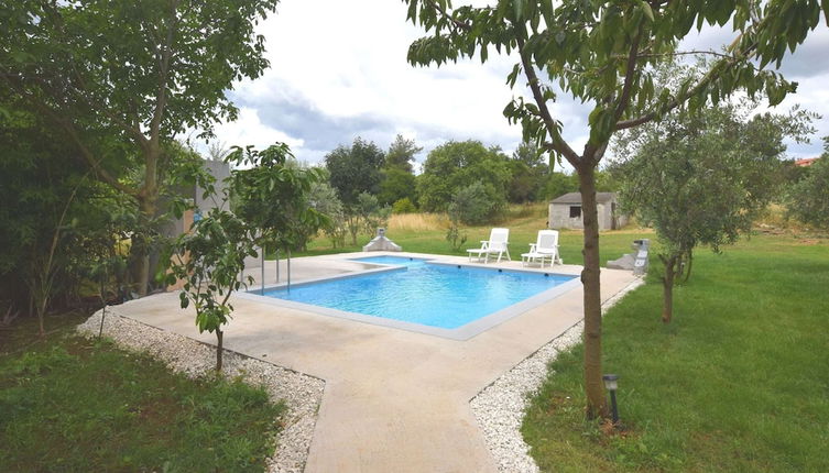 Foto 1 - Apartment in Holiday Home With Private Pool