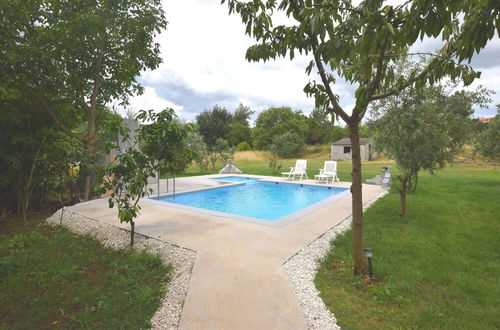 Foto 18 - Apartment in Holiday Home With Private Pool