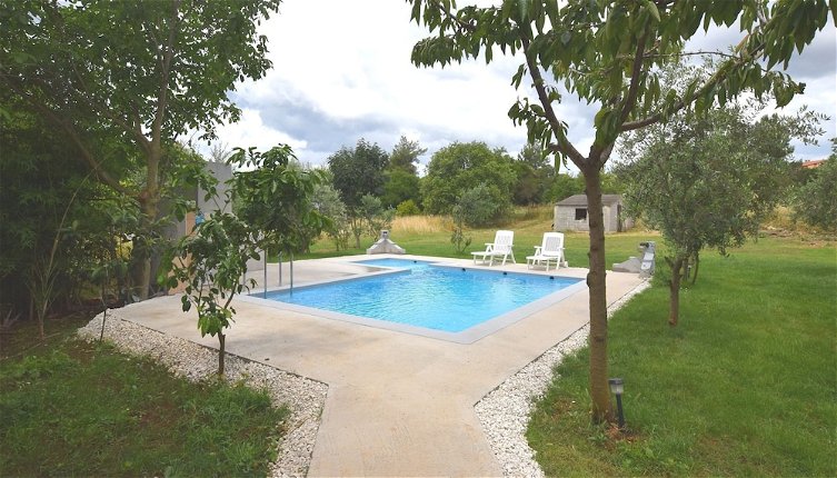 Foto 1 - Apartment in Holiday Home With Private Pool