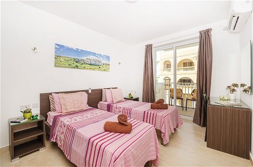 Foto 2 - Summer Breeze Comfort Apartments by Getaways Malta