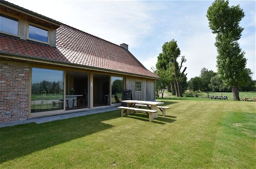 Foto 16 - Beautiful Holiday Home With Terrace, Garden