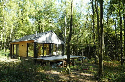 Foto 15 - Modern Chalet Located in the Woods