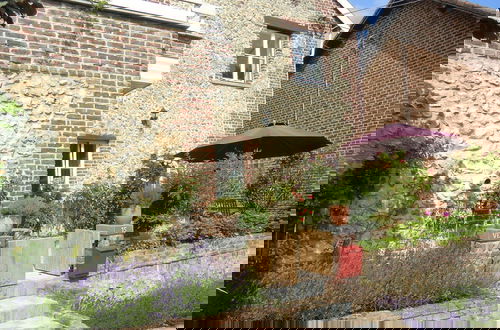 Foto 37 - Heritage Holiday Home in Voeren With Terrace