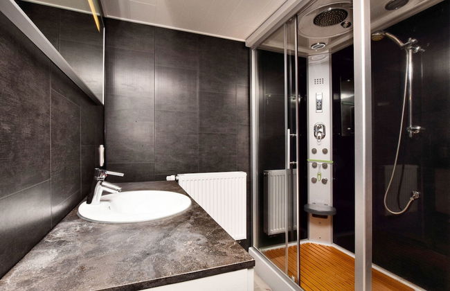 Modern Family Home With Wellness - Foto 21