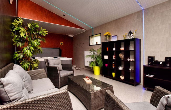 Modern Family Home With Wellness - Foto 25