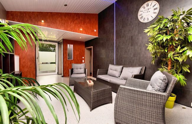 Modern Family Home With Wellness - Foto 26